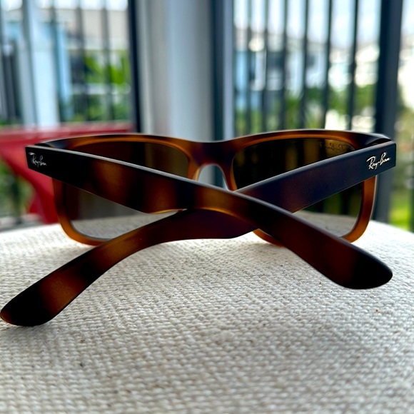 Ray Ban 4165 Polarized Justin Sunglasses - Picture 4 of 4